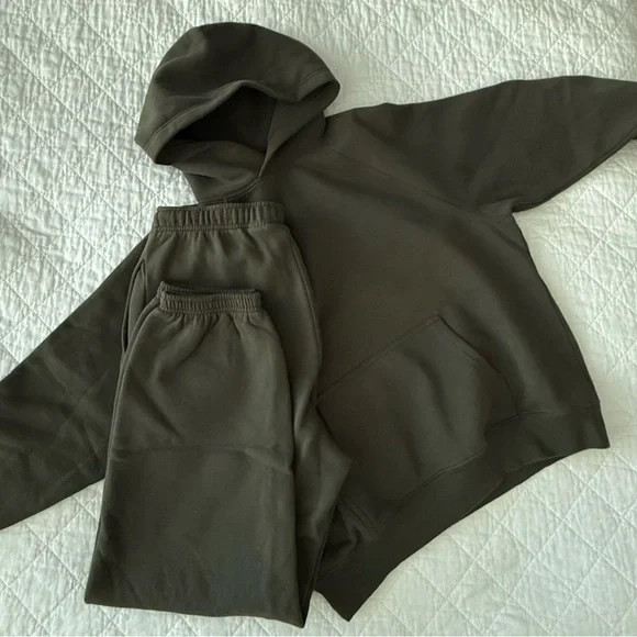 2pc Aritzia Cozy Sweatfleece Olive Green Mega Raglan Hoodie and Mega Jogger Set - Picture 1 of 15